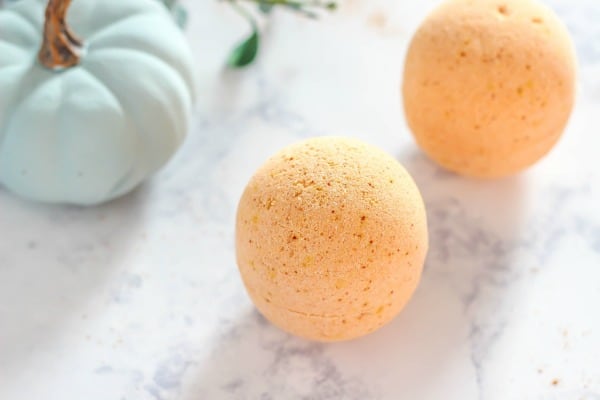 DIY-Pumpkin-Spice-Bath-Bombs-